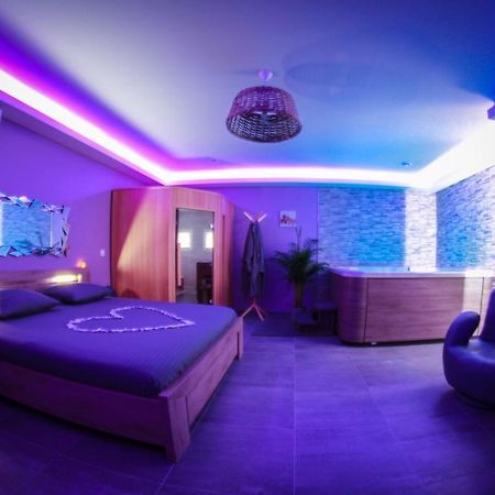 Nuit Vip Spa Sauna Privatif Le Rove Luaran gambar