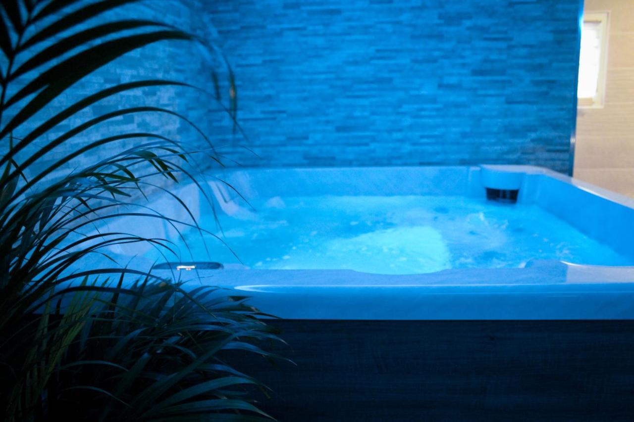 Nuit Vip Spa Sauna Privatif Le Rove Luaran gambar